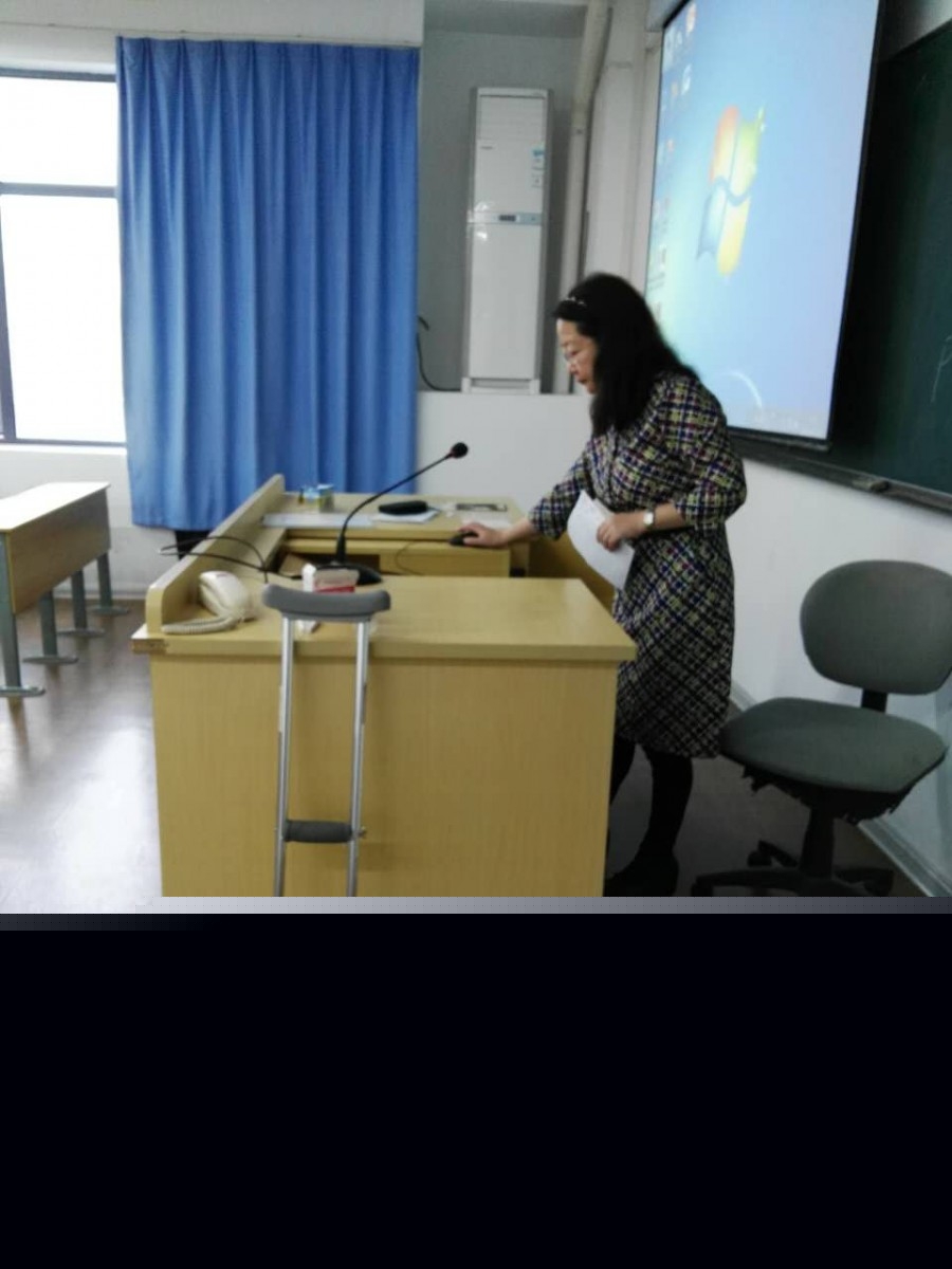 郭海霞老師在上課