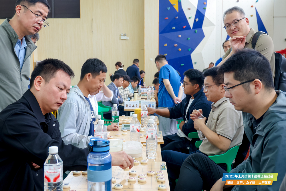 我校象棋選手比賽現(xiàn)場(chǎng)