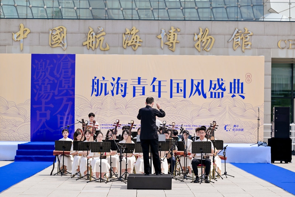 民樂團演奏《胡騰舞曲》