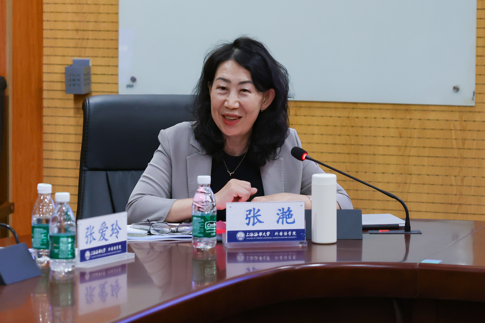 外國語學(xué)院院長張滟發(fā)言